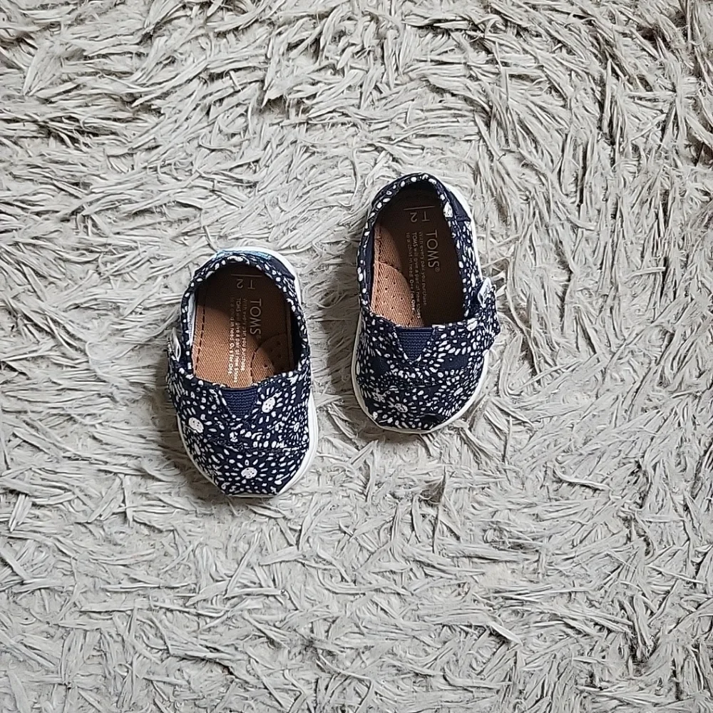 Kids Baby Toms Shoes Size 2 Or T2 Navy Blue & White Artsy Flower Print Spring ✨️